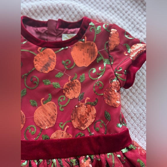 5 & 6, Disney Snow White Princess Dress Embroidered Sequin Red and Gold - Picture 11 of 17